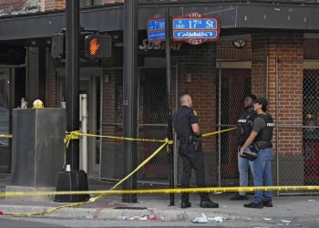 Tiroteo en zona de bares en Florida deja 2 muertos y 18 heridos