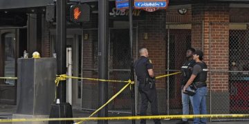 Tiroteo en zona de bares en Florida deja 2 muertos y 18 heridos
