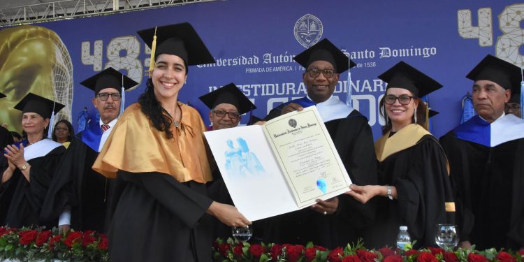 UASD inviste 3,547 nuevos profesionales durante la celebración del 485 aniversario de su fundación
