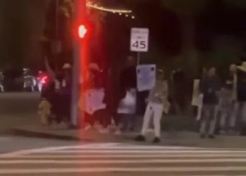 Venezolanos tomaron una calle en Nueva York para protestar por mayor acceso a comida gratuita, video