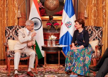 Vicepresidenta llega a la India e inicia de inmediato su agenda
