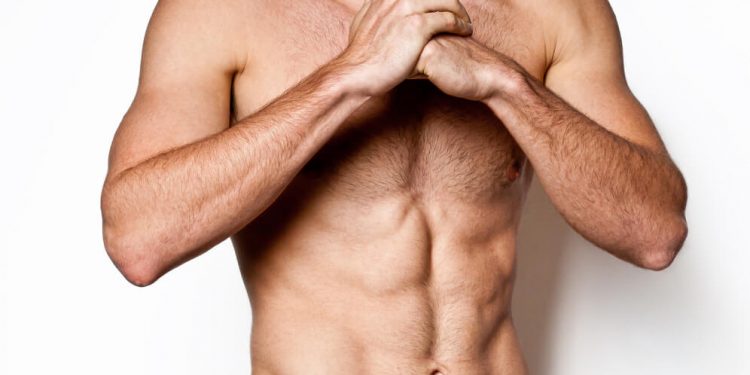 Sí, los hombres también tienen estrías y así las pueden tratar