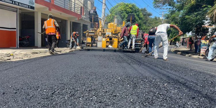 Obras Públicas inicia programa de asfaltado en Puñal Santiago