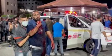Al menos 500 muertos tras un ataque aéreo de Israel contra un hospital en Gaza