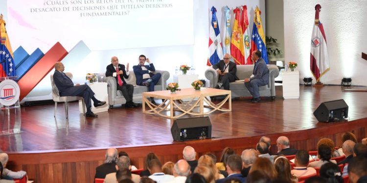 Expertos debaten sobre el constitucionalismo y las nuevas garantías fundamentales en evento internacional del TC