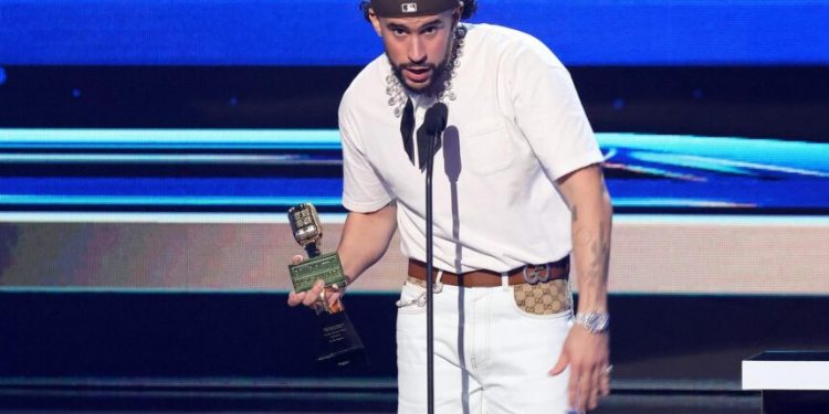 Bad Bunny y Peso Pluma, los grandes ganadores de la noche latina más esperada: Billboard Latin Music Awards 2023
