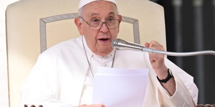 El papa Francisco llamó a una jornada por la paz y pidió evitar una catástrofe humanitaria en Gaza