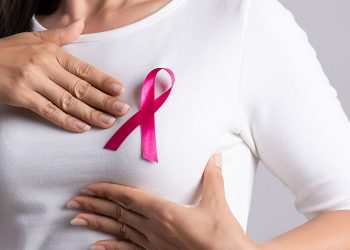 «Tocarte las mamas es vida»: cómo realizar el autoexamen de mama