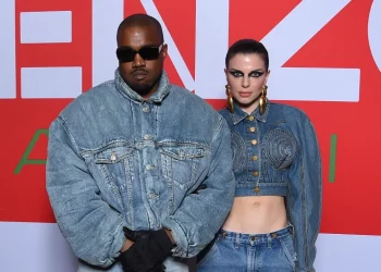 Julia Fox revela que su relación con Kanye West era falsa