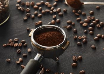 ¿Por qué el vino y el café colorean tus dientes?