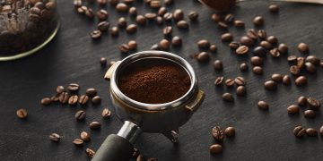 ¿Por qué el vino y el café colorean tus dientes?