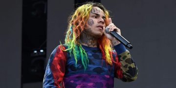 Tekashi continúa firme con concierto gratis; agradece a fanáticos el apoyo