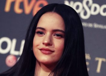 Rosalía se emociona con el regalo más personal que le hacen sus fans