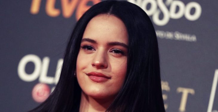 Rosalía se emociona con el regalo más personal que le hacen sus fans