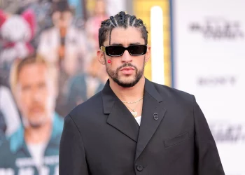 Bad Bunny estalla por canción creada con IA que imita su voz