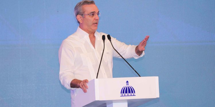 Presidente Abinader dice ya están disponibles RD$ 3 mil millones para mecanización mano de obra en sectores agrícola y construcción