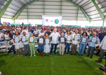 Presidente Abinader entrega 1188 títulos de propiedad en Elías Piña y Dajabón