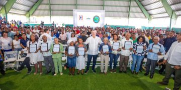 Presidente Abinader entrega 1188 títulos de propiedad en Elías Piña y Dajabón