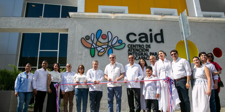 Presidente Abinader inaugura CAID en SDE y anuncia apertura de 6 nuevas unidades de atención terapéutica en 5 provincias para 2024