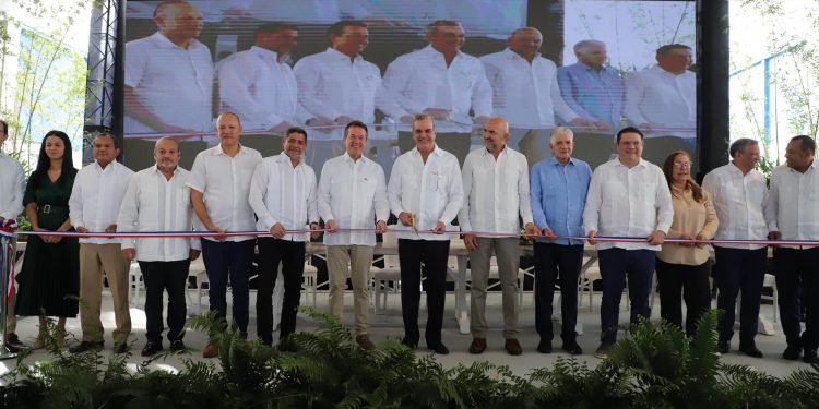 Presidente Abinader reitera su apoyo al sector Zona Franca por sus grandes logros en momentos difíciles