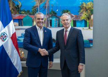 Presidente Abinader se reúne con Tony Blair y hablan de Haití