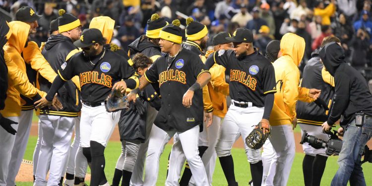 Águilas blanquean Tigres en inicio serie Titanes del Caribe
