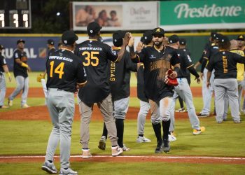 Valenzuela da hit de oro en triunfo de Águilas 2-1 sobre Toros