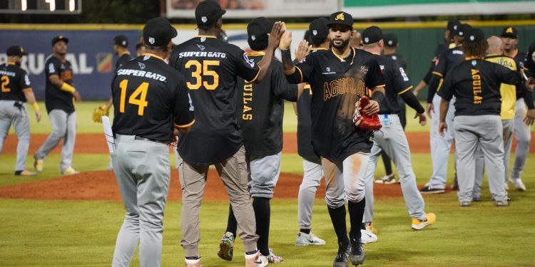 Valenzuela da hit de oro en triunfo de Águilas 2-1 sobre Toros