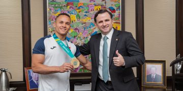 Banco Ademi firma apoyo con Audrys Nin de cara a París 2024