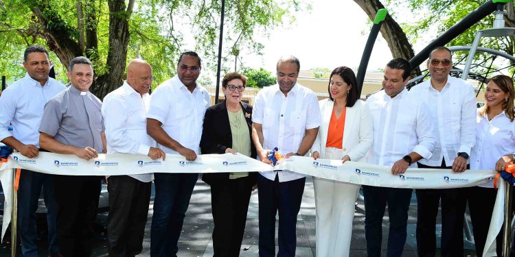 Banreservas y el Ayuntamiento de Salcedo inauguran Parque Elpidio Rojas
