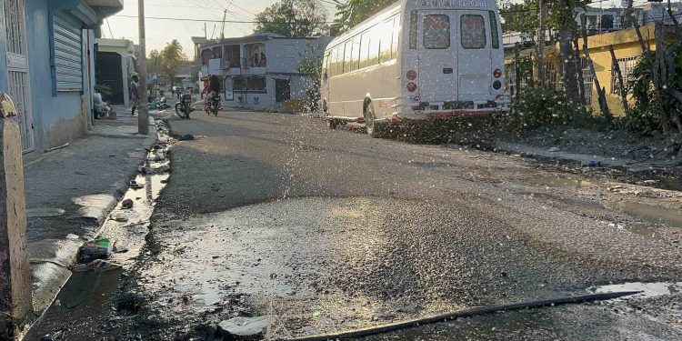 Moradores de Cancino Adentro intentan volver a la normalidad tras inundaciones