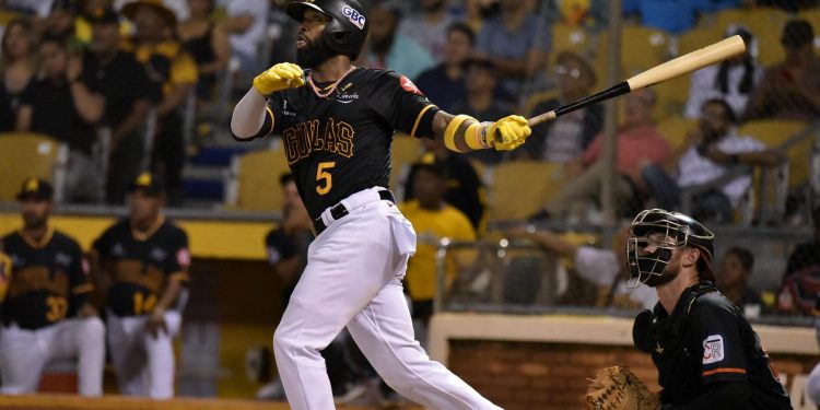 Águilas frenan racha negativa en casa, blanquean a los Toros