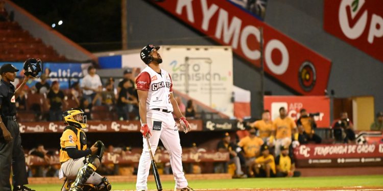 Gigantes se afianzan en primer lugar con victoria 6-5 sobre las Águilas