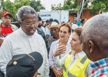 Alcaldesa Carolina Mejía evalúa daños por lluvias en recorrido por la capital