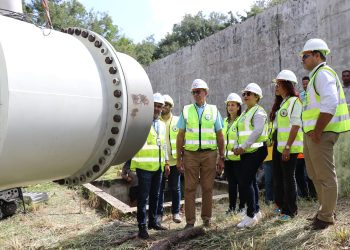 Director de Coraasan supervisa instalación macromedidor de caudal y mantenimiento en toma de Bao