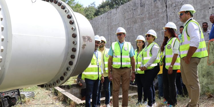 Director de Coraasan supervisa instalación macromedidor de caudal y mantenimiento en toma de Bao