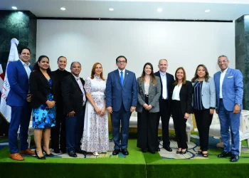 Ministro Daniel Rivera anuncia premio para reconocer mejores trabajos periodísticos sobre temas de salud