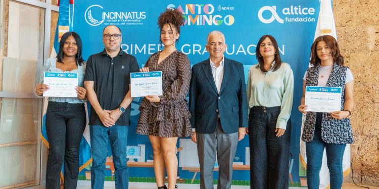 La Alcaldía del DN, Cincinnatus Institute y Altice celebran graduación de 43 jóvenes del programa «Futuro de Esperanza»