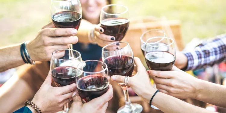 Dolor de cabeza por beber vino: esta sustancia podría ser la culpable