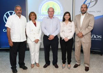 Volkswagen Camiones y Buses reconoce a Avelino Abreu, SAS por la importación del camión No 1,000, con las líneas de Volksbus, Worker, Delivery y Constellation