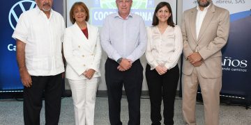 Volkswagen Camiones y Buses reconoce a Avelino Abreu, SAS por la importación del camión No 1,000, con las líneas de Volksbus, Worker, Delivery y Constellation