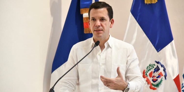 Hugo Beras solicita al presidente Abinader licencia sin disfrute de sueldo para facilitar proceso de la  DGCP