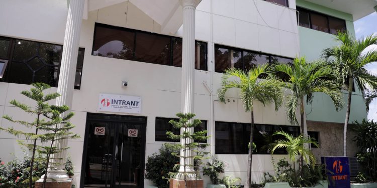 Intrant garantiza funcionamiento sistema semáforos de Santo Domingo