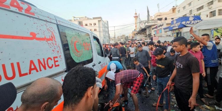 Israel reivindica masacre contra ambulancias en Gaza; la OMS se declara «completamente consternada»