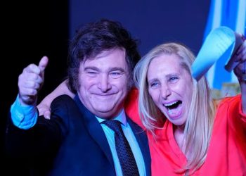 El ultra Milei arrasa y Argentina da un salto a lo desconocido