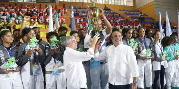 Juegos Escolares Deportivos Nacionales de INEFI finalizan con éxito, dejando legado de obras en la región Sur del país