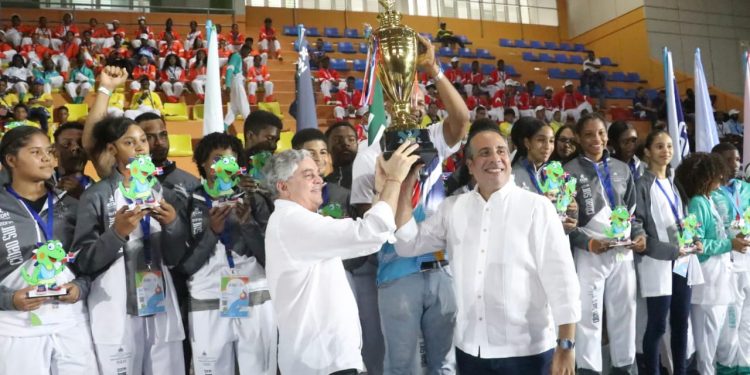 Juegos Escolares Deportivos Nacionales de INEFI finalizan con éxito, dejando legado de obras en la región Sur del país