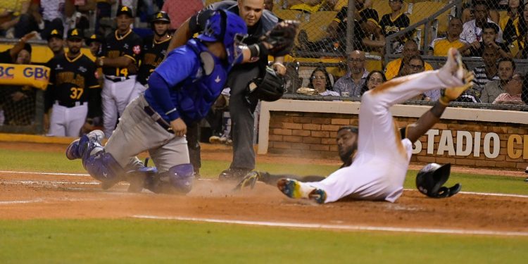 Águilas ven cortada su racha de victorias, pierden 6-4 ante Licey