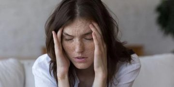 Migrañas, insomnio o Alzheimer: por qué las mujeres sufren más las enfermedades neurológicas