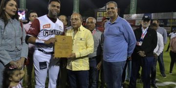 Personalidades reconocen aportes de Nelson Cruz al béisbol dominicano